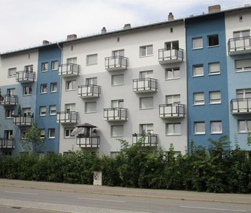 Willkommen Zuhause: Renovierte 2-Zimmer-Wohnung mit Balkon und Einb... - Foto 1