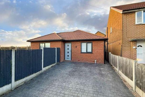 Lynton Avenue, Flixton, Manchester, M41 - Photo 1