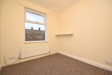 53, Cross Flatts Place, Leeds, West Yorkshire, LS11 7JN - Photo 2