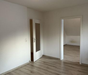 Dachgeschosswohnung mit 3 Zimmern in Heiligenhaus - Photo 1