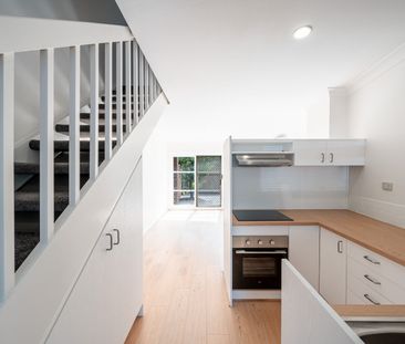 14 Mciver Place, Kensington VIC 3031 - Photo 4