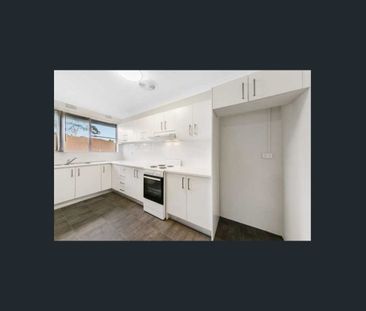 Perfectly Presented One Bedroom Unit with Split Air-Conditioning! - Photo 3