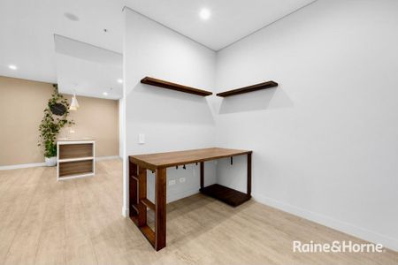 Modern Two-Bedroom Apartment In Edmondson Park - Photo 3