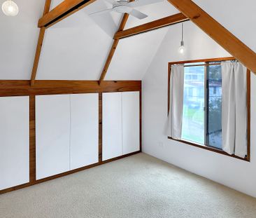 CHARMING 3 BEDROOM COTTAGE - Photo 6
