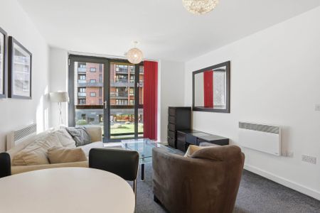 Price £1,700 pcm - Available 29/11/2025 - Furnished - Photo 3