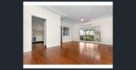 AIR-CONDITIONED THREE BEDROOM HOME IN CENTRAL LOCATION - Photo 3