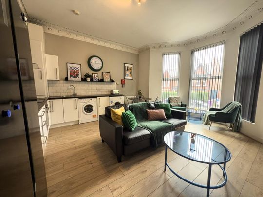 5 bedroom semi-detached house to rent - Photo 1