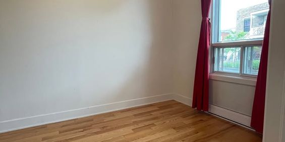 Ville-Marie - 4 1/2 Avec Parking + Cour - Photo 3