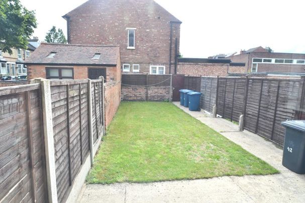 6 bedroom detached house to rent - Photo 1