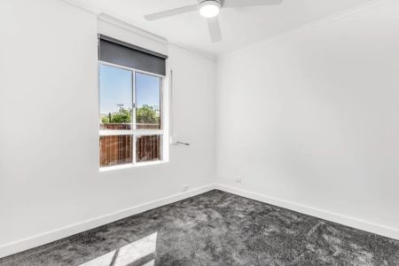 Comfortable Living with Outdoor Entertaining - Photo 2