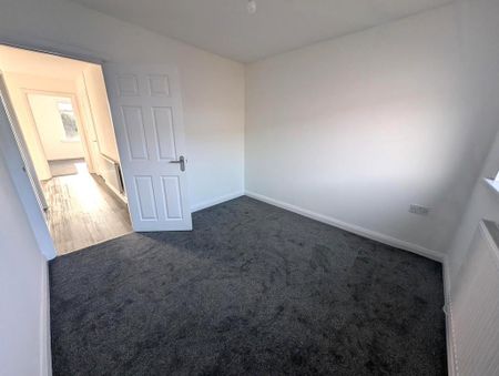 3 bedroom detached bungalow to rent - Photo 2