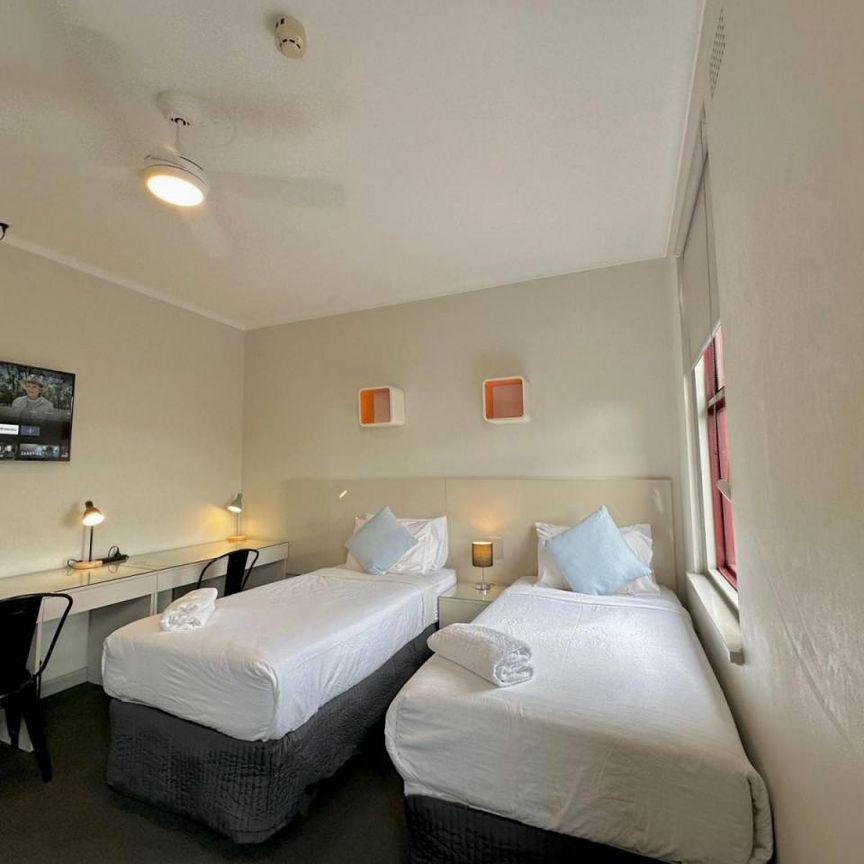 Across the road from Sydney University - Photo 1