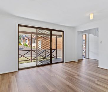 Renovated Villa with Light-Filled Living and Private Courtyard - Photo 3