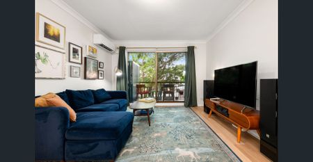 VERSATILE LIVING WITH LEAFY OUTLOOK IN PRIME PADDINGTON LOCATION - Photo 2