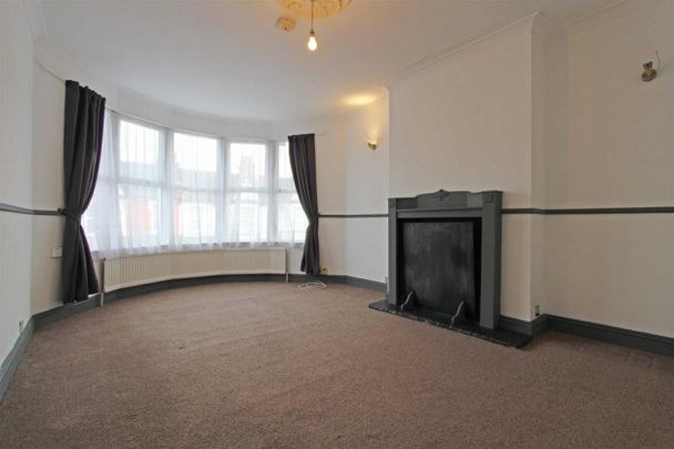 Fleetwood Avenue, Westcliff On Sea - Photo 1