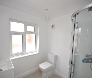 4 bedroom semi-detached house to rent - Photo 1