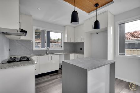 Stylish & Private Granny Flat with Separate Street Access- Walk to Station - Photo 2