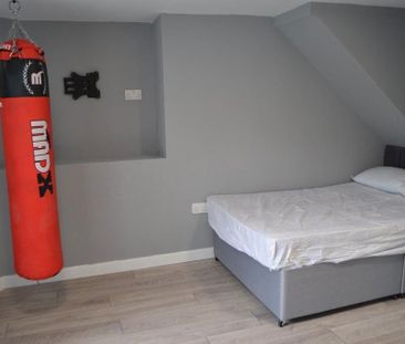 3 bedroom flat to rent - Photo 5