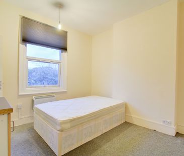 Waddon New Road, Croydon, CR0 - Photo 2