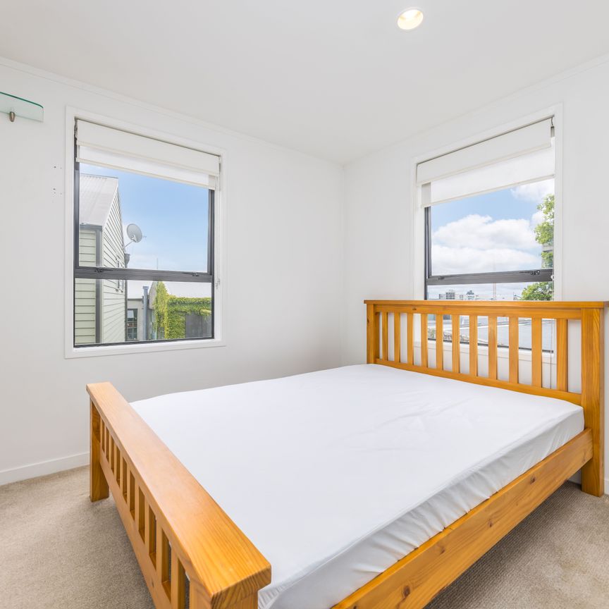 City Fringe Townhouse - Photo 1