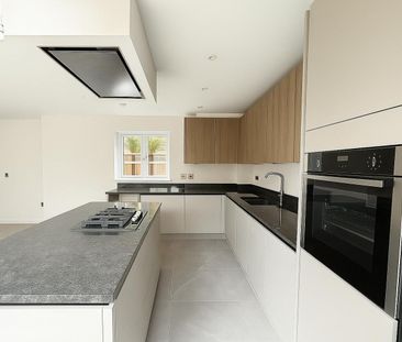 3 bedroom House To Let Total Size: 1045 SQ FT - Photo 5