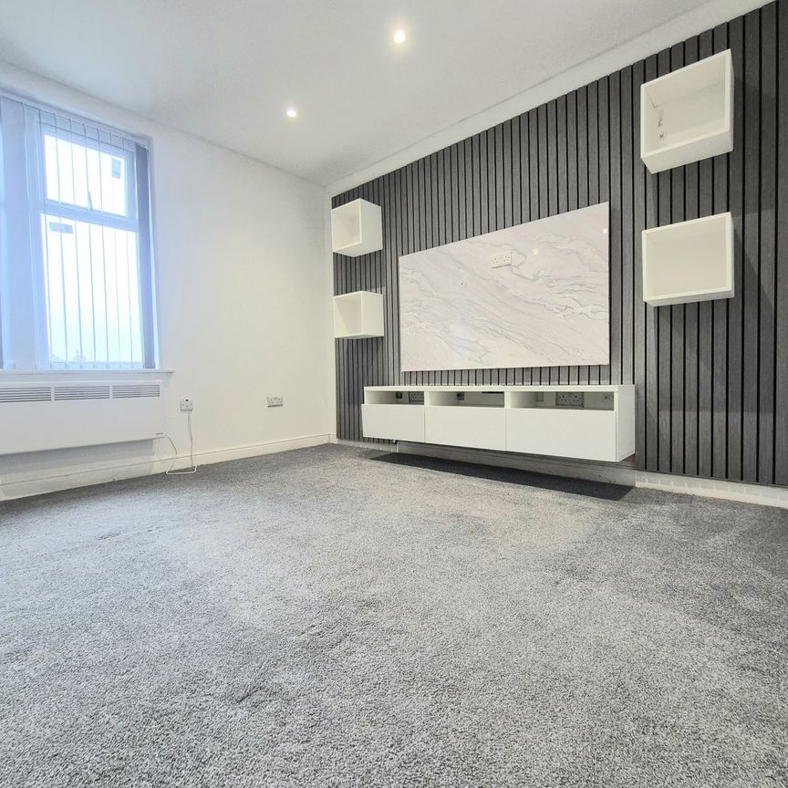 Denholme Gate Road, Halifax, Hipperholme - Photo 1