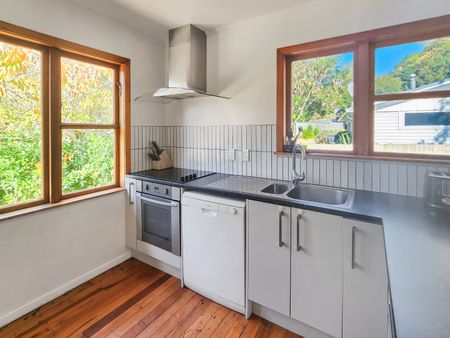 Stokes Valley Living - Photo 2