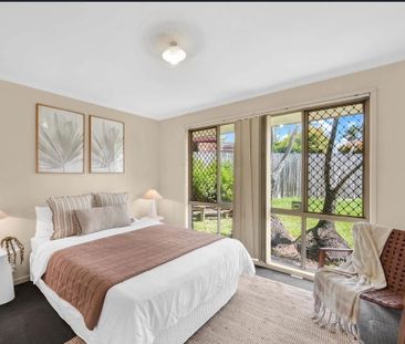 SPACIOUS HOME PERFECT FOR YOUR FAMILY - NEW FLOORING/ BLINDS / CEIL... - Photo 2