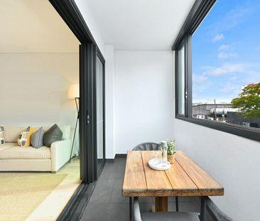 Stunning Designer Home + Study has Privacy & Serenity - Photo 2