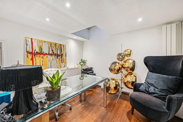 2 bedroom mews to rent - Photo 1