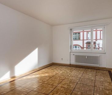 Urban apartment in a quiet side street - Photo 2