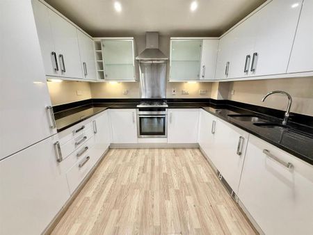 2 bedroom flat to rent - Photo 5