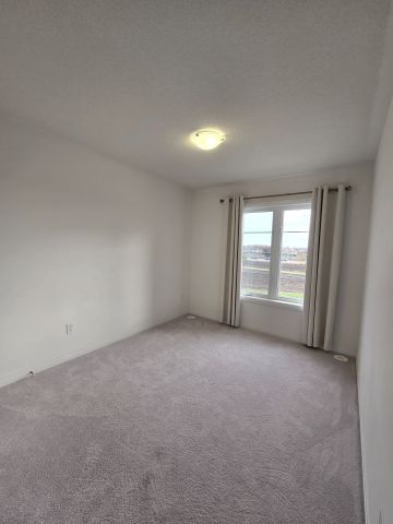 For Lease - 62 Morrison Crescent, Whitby, Ontario - Photo 4