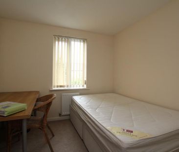 5 bedroom end of terrace house to rent - Photo 3