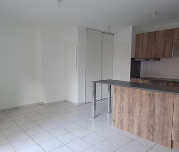 Location Appartement 2 pièces 36m² STE FOY LES LYON 69110 - Photo 2