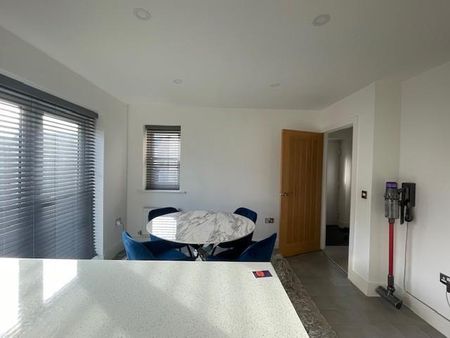 3 bedroom detached house to rent - Photo 5