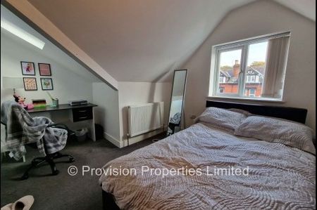 6 Bedroom Leeds Student Properties - Photo 5