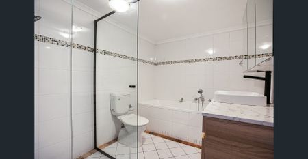 Resort style Spacious 3 Bedrooms + Large Office/Study - Photo 4