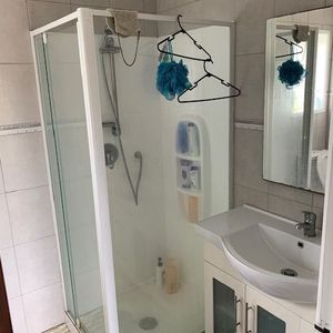 Modern & Convenient Living in a Quiet Cul-de-Sac Ã¢€“ 2 Bedroom Front Unit in Glenfield - Photo 2