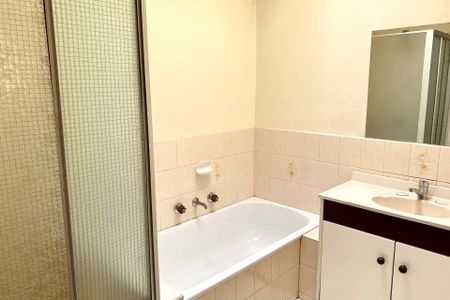 2 BEDROOM BRICK VENEER UNIT - Photo 3