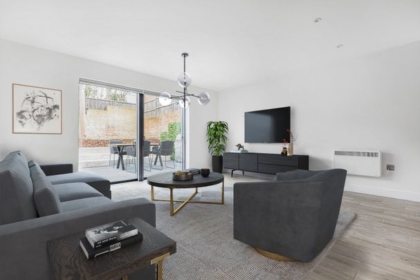 Baring Road, London, SE12 - Photo 1