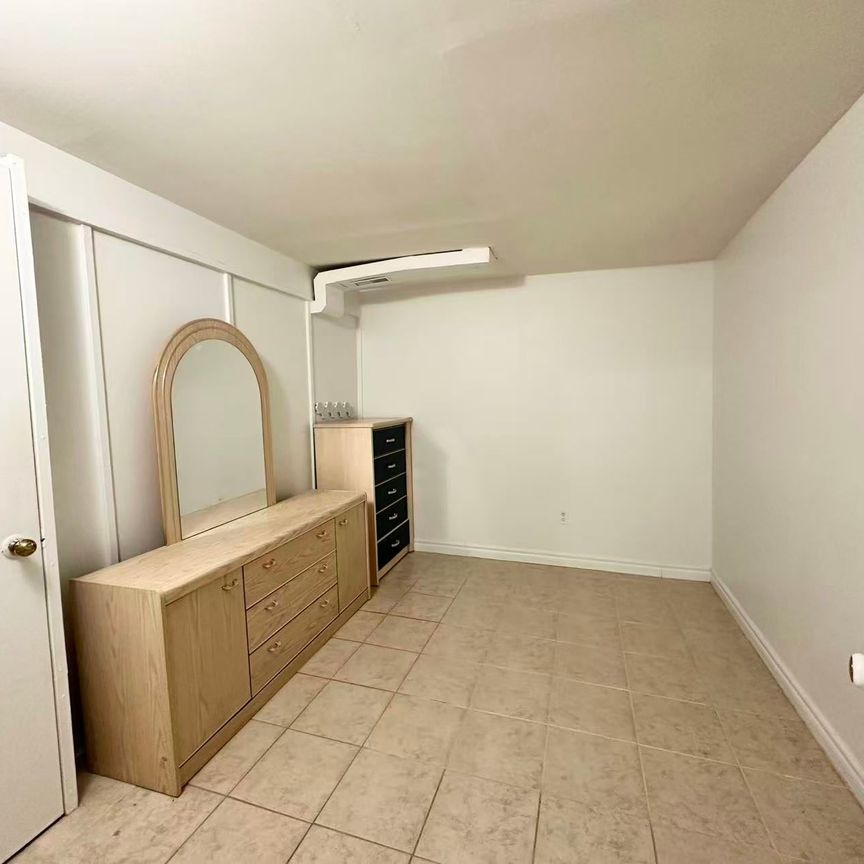 For Lease - 4125 Bishopstoke Lane Unit# Lower, Mississauga, Ontario - Photo 1