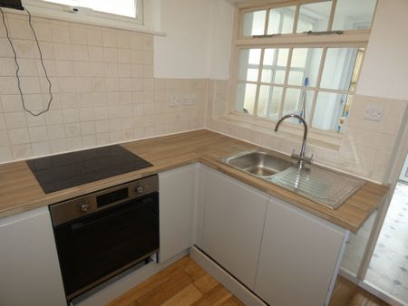 2 bed Apartment - To Let - Photo 5