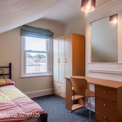 Room 8, 38 Heslington Road - Photo 1