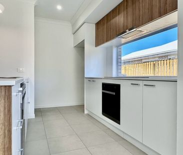 BRAND-NEW 4-BEDROOM FAMILY HOME – AVAILABLE NOW - Photo 6