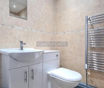 1 bedroom in a flat share to rent - Photo 1