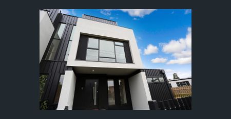 As new three bedroom townhouse with study! - Photo 5