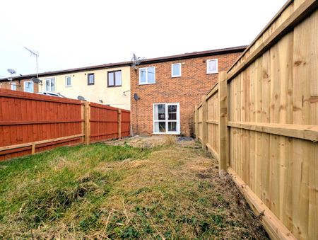 2 bedroom terraced house to rent - Photo 4