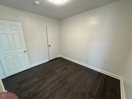 For Lease - 559 Drury Lane, Burlington, Ontario - Photo 3