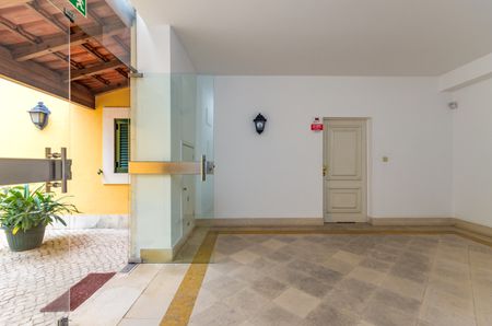 Apartamento T5 com terraço virado a Sul, em condomínio fechado no Estoril - Photo 3